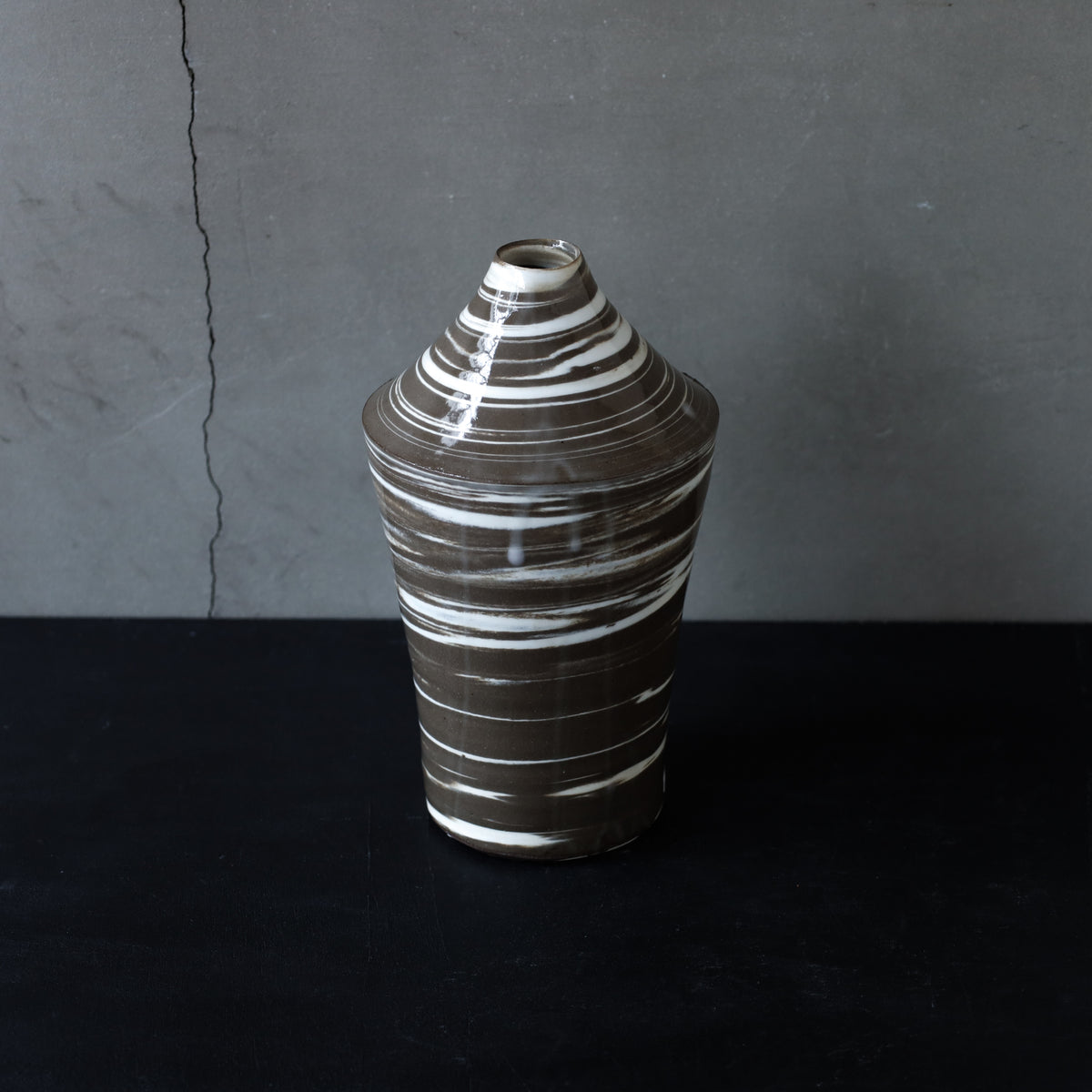 ●26-HN-13 Bottle Vase Marble