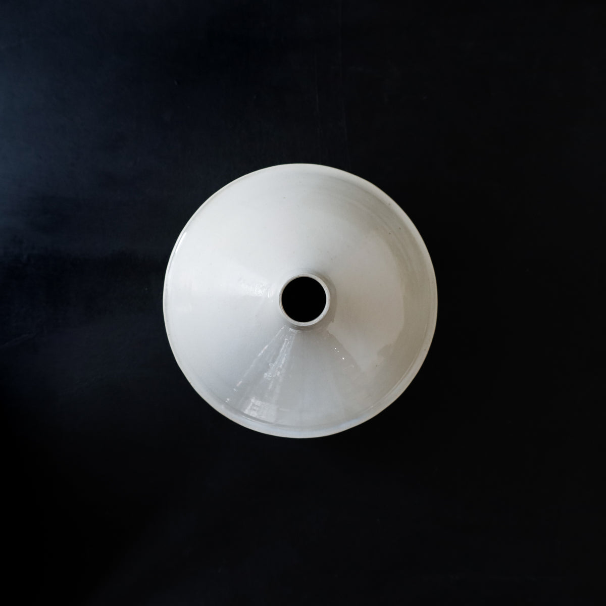 ●26-HN-18 Soroban Vase Crane Neck White