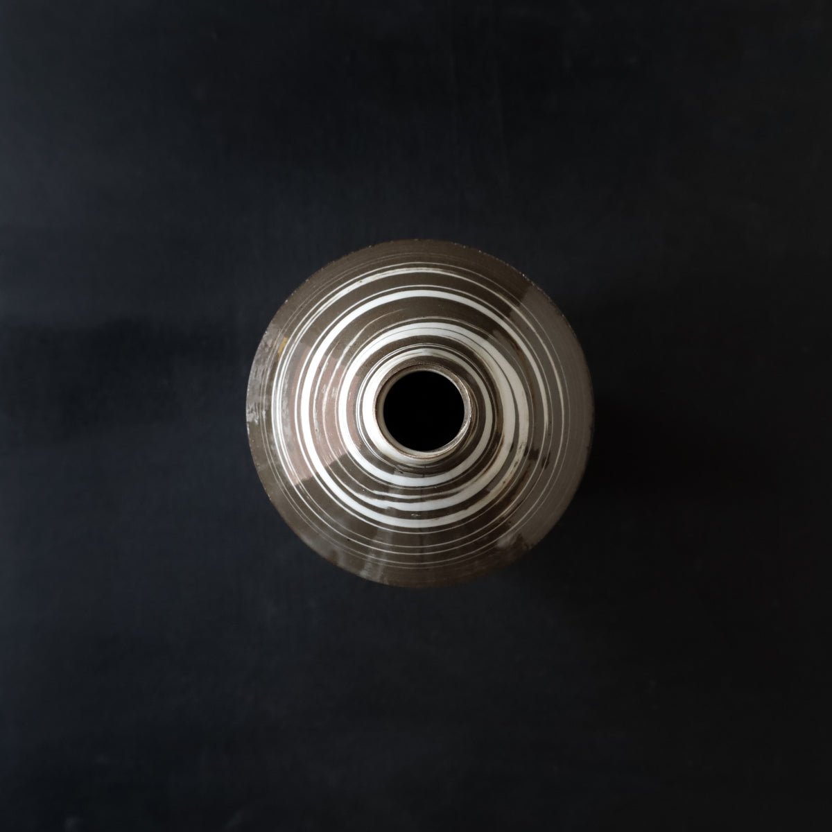 ●26-HN-13 Bottle Vase Marble