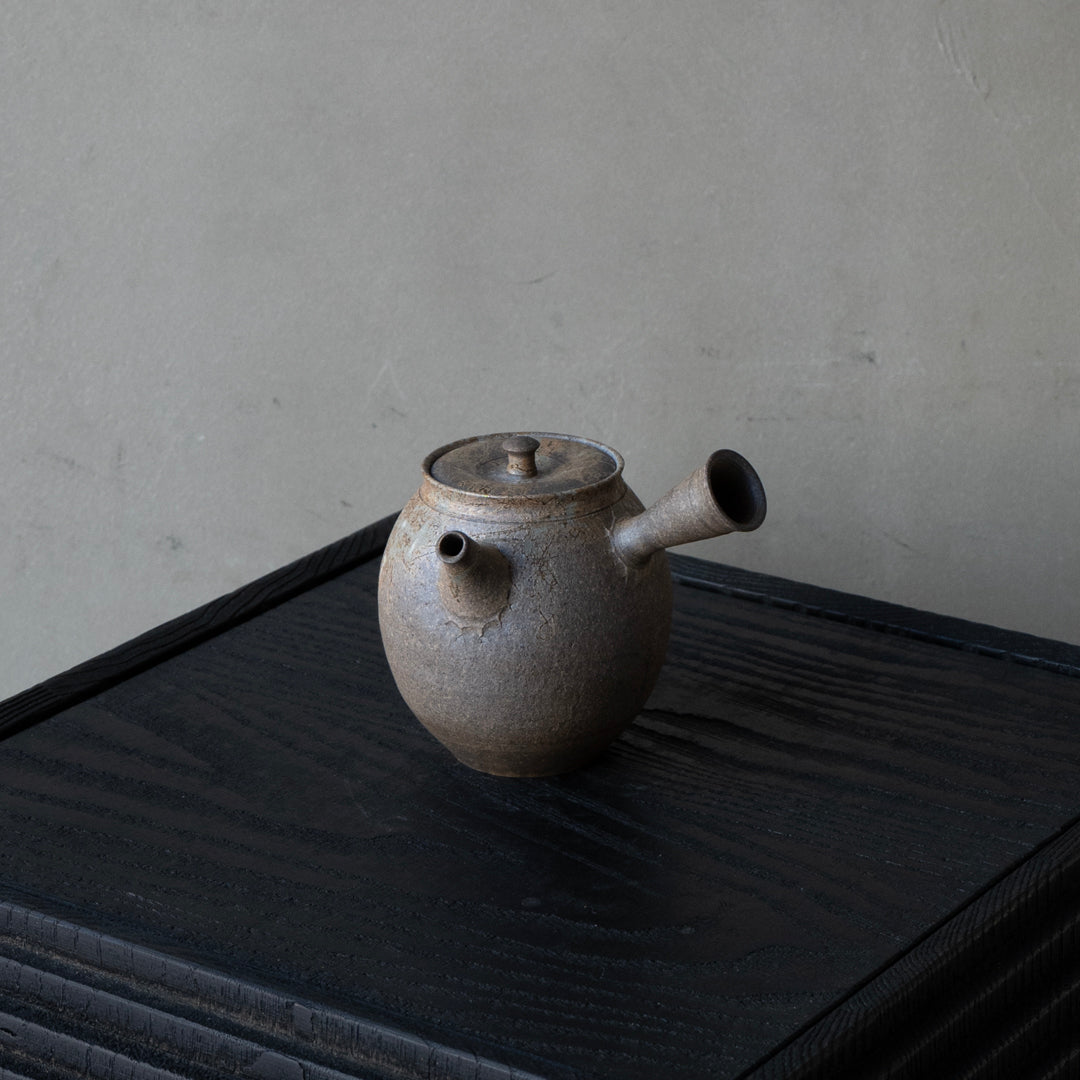 25-10S 陽景窯 焼〆南蛮藻掛ひだすき茶注(長丸) 桐箱付