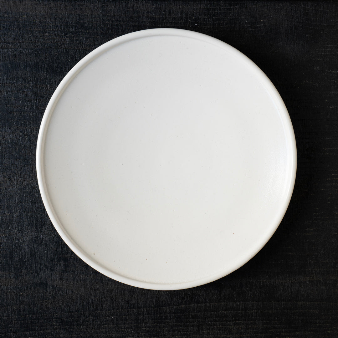 25-10S やまほん陶房 白釉 22cm皿 玉縁