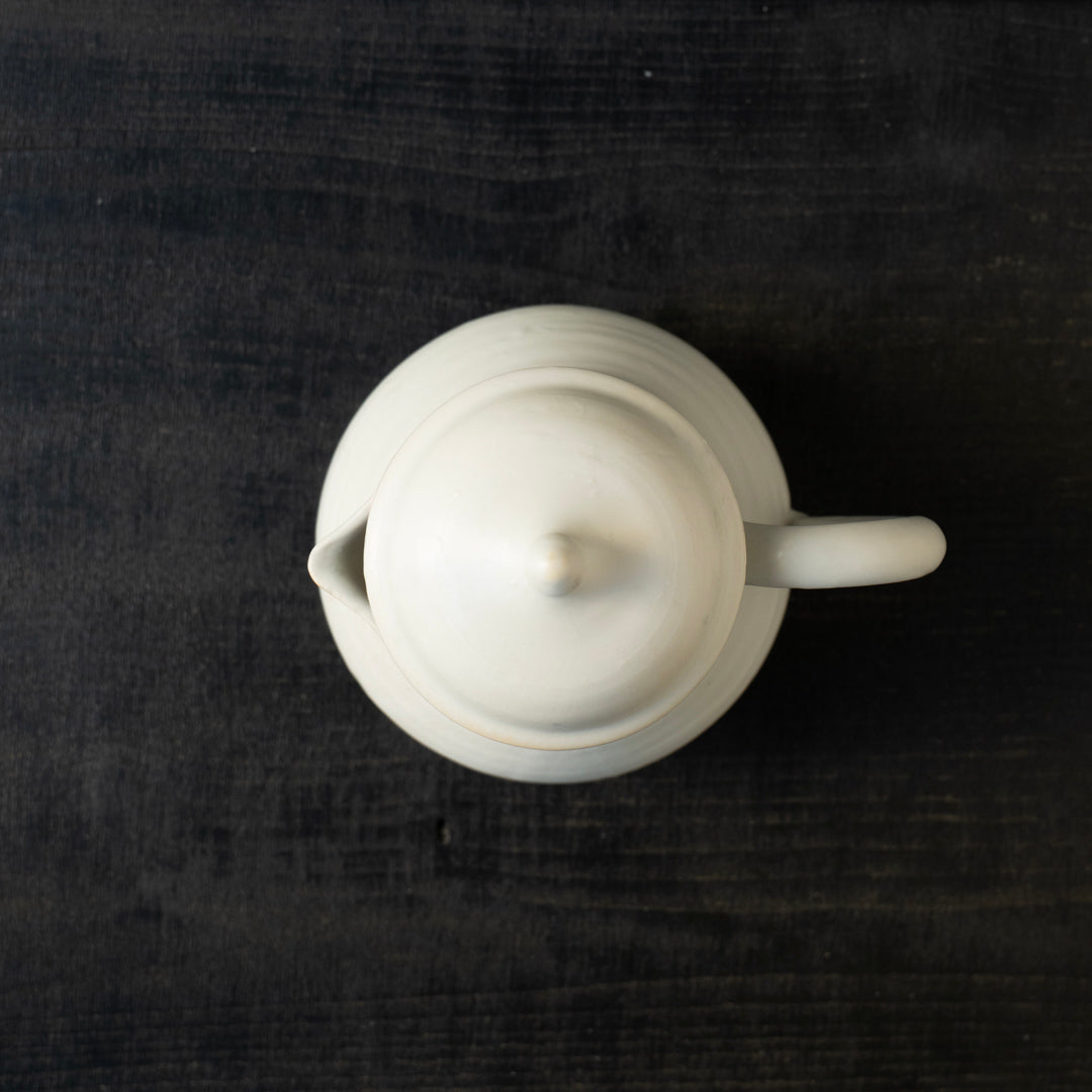 25-10S 境知子 白釉蓋付ピッチャー