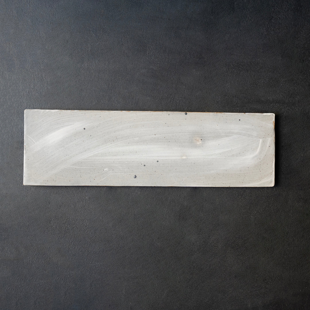 25-10S 中里花子 厚板長板皿 刷毛目