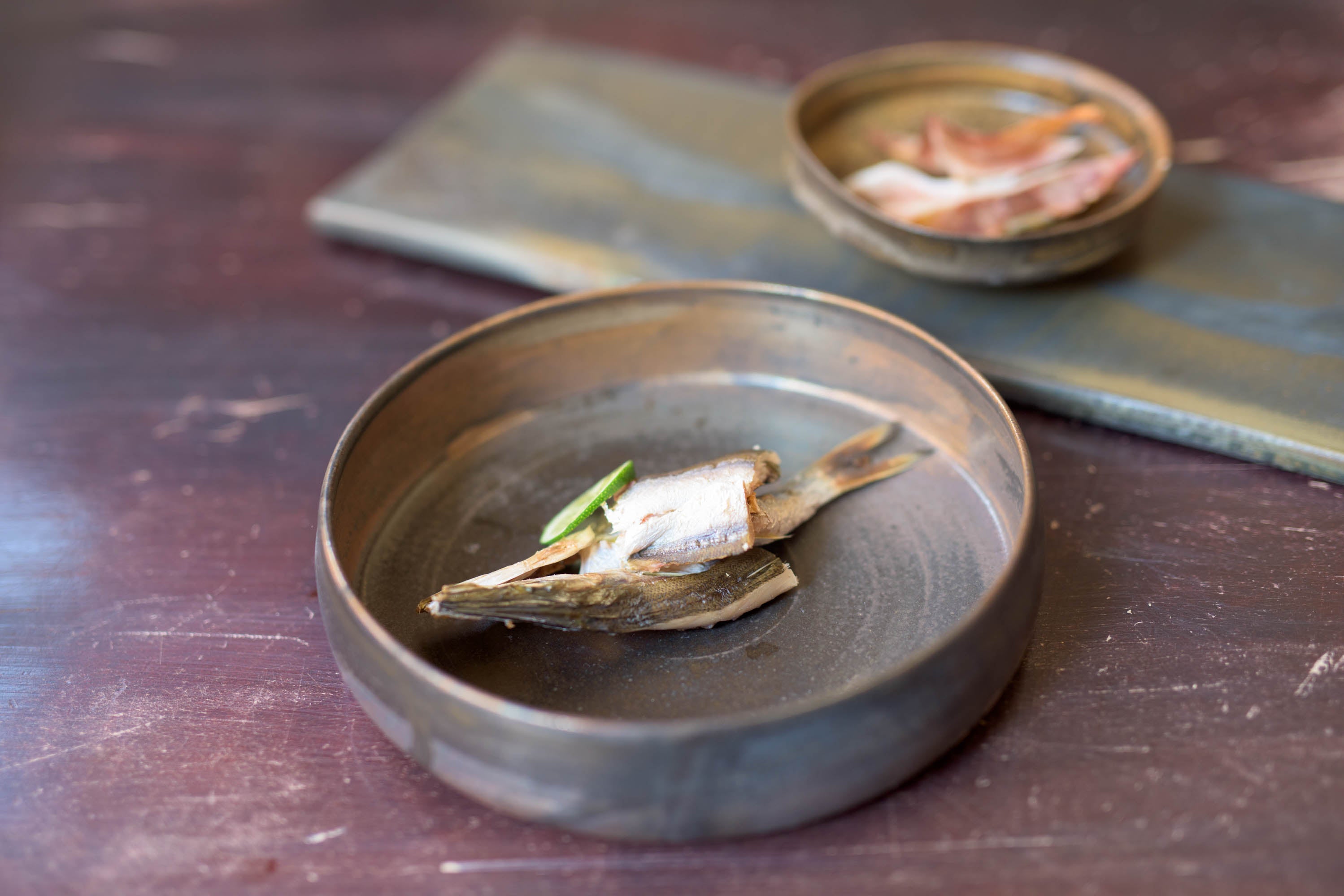 Yukiko Kiln 21cm Flat Bowl Black Karatsu