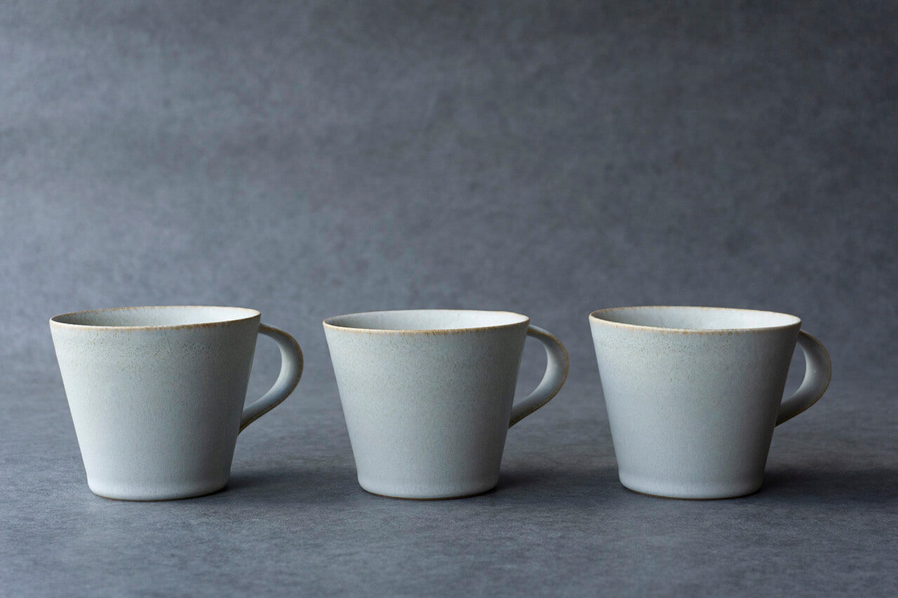 安藤由香 マグカップ 台形 BG