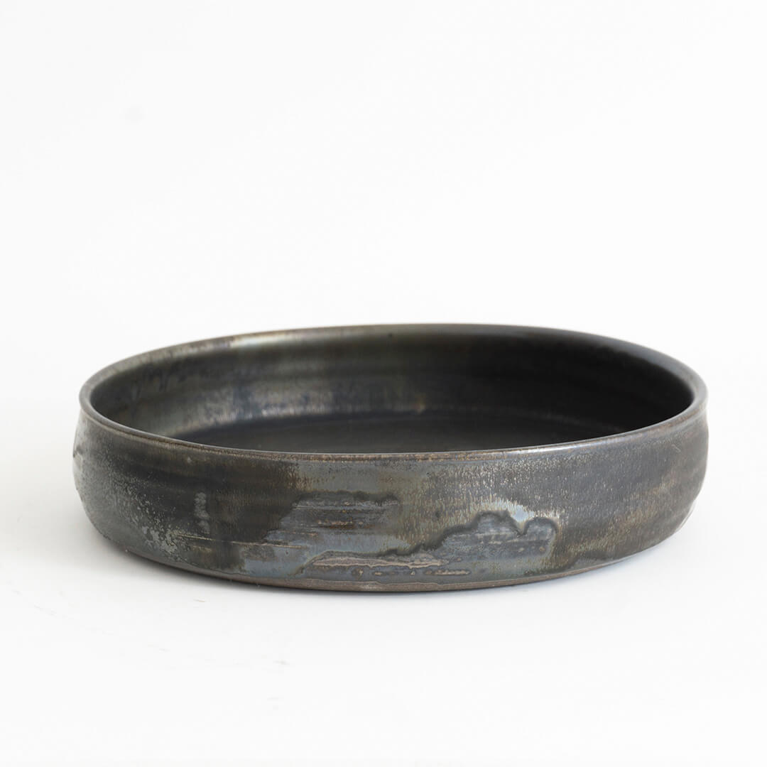 Yukiko Kiln 21cm Flat Bowl Black Karatsu