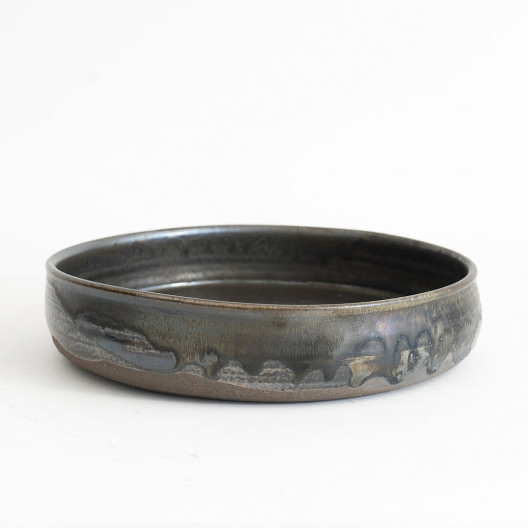 Yukiko Kiln 21cm Flat Bowl Black Karatsu