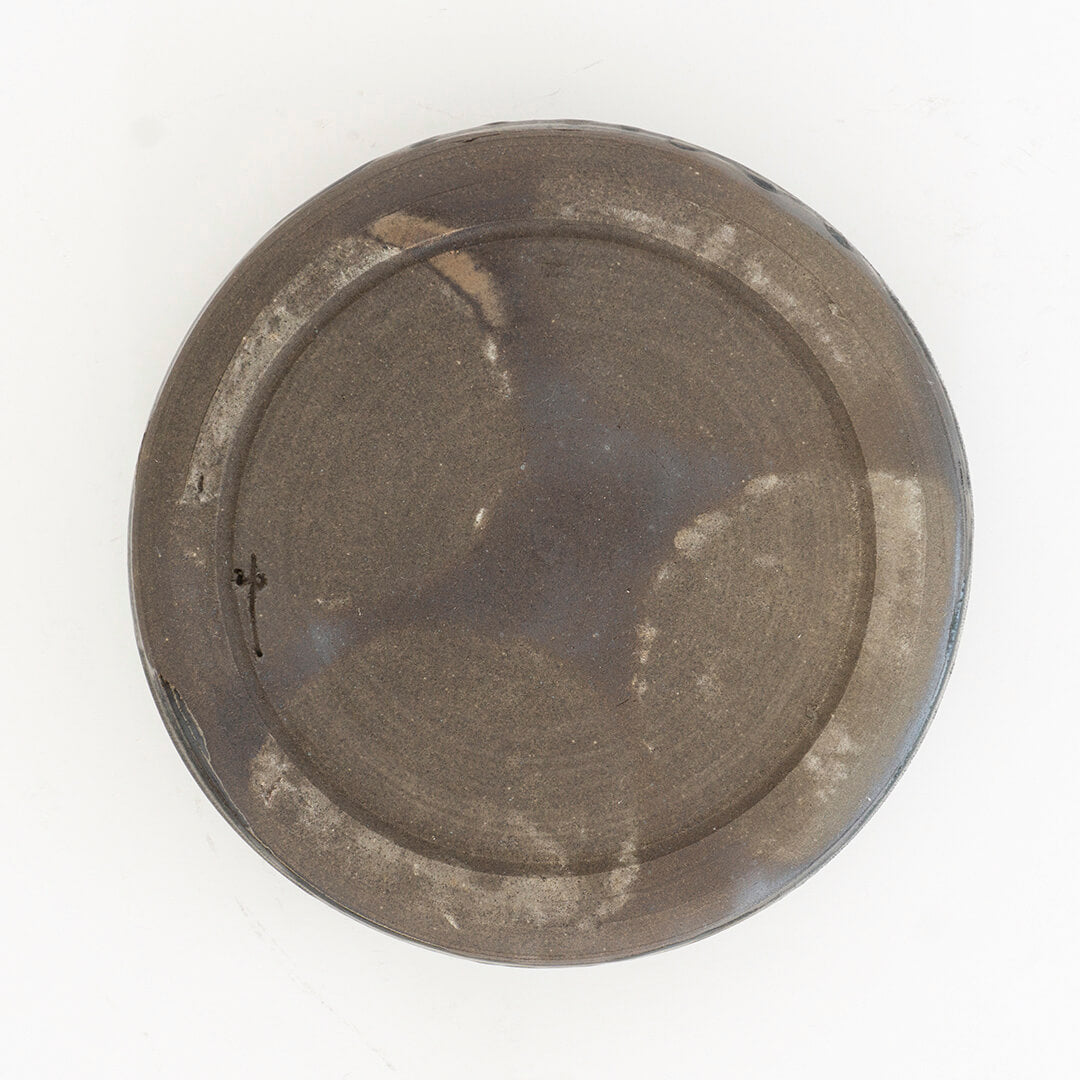 Yukiko Kiln 21cm Flat Bowl Black Karatsu