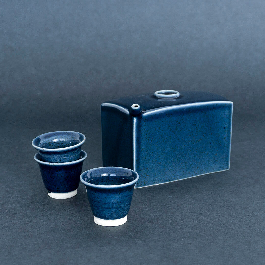 Toubou Makiya Sake Vessel Cube Gosu