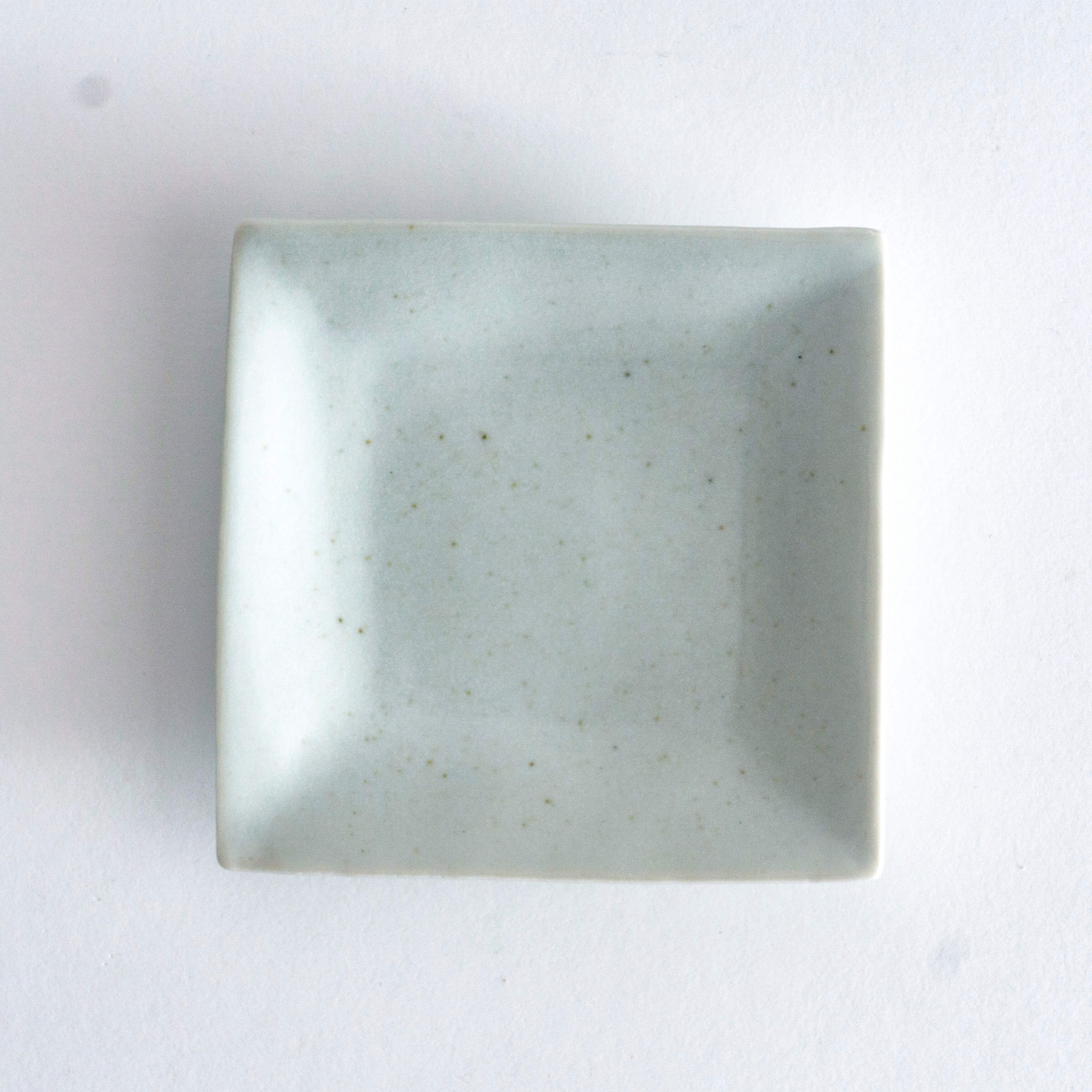 Yazaemon Kiln square small plate old white porcelain