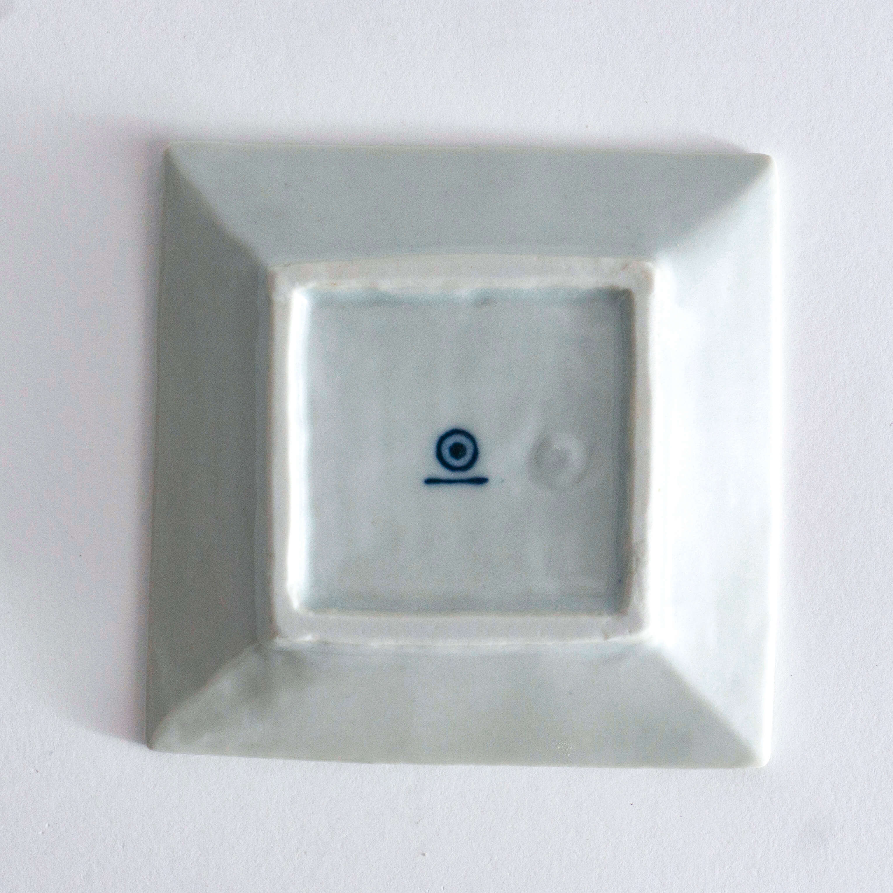 Yazaemon Kiln square small plate old white porcelain