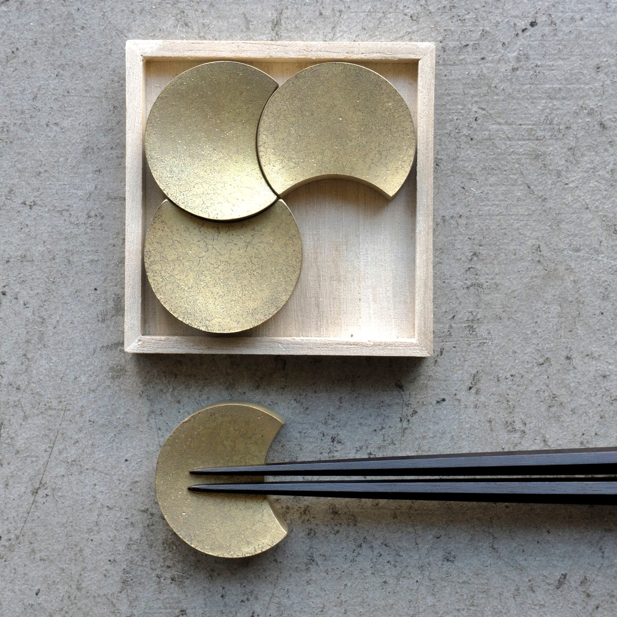 FUTAGAMI Chopstick Rest Moon 4 pcs