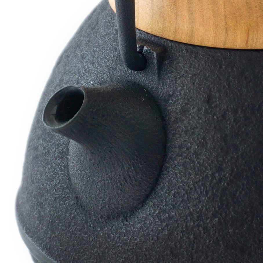 Kukan Chuzo / Egg Cast Iron Teapot M Black wooden lid