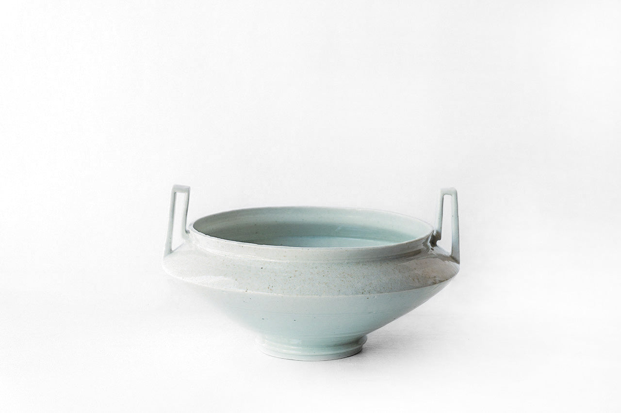 ●22-TO9 Shingo Oka / White Porcelain Vase with Handles